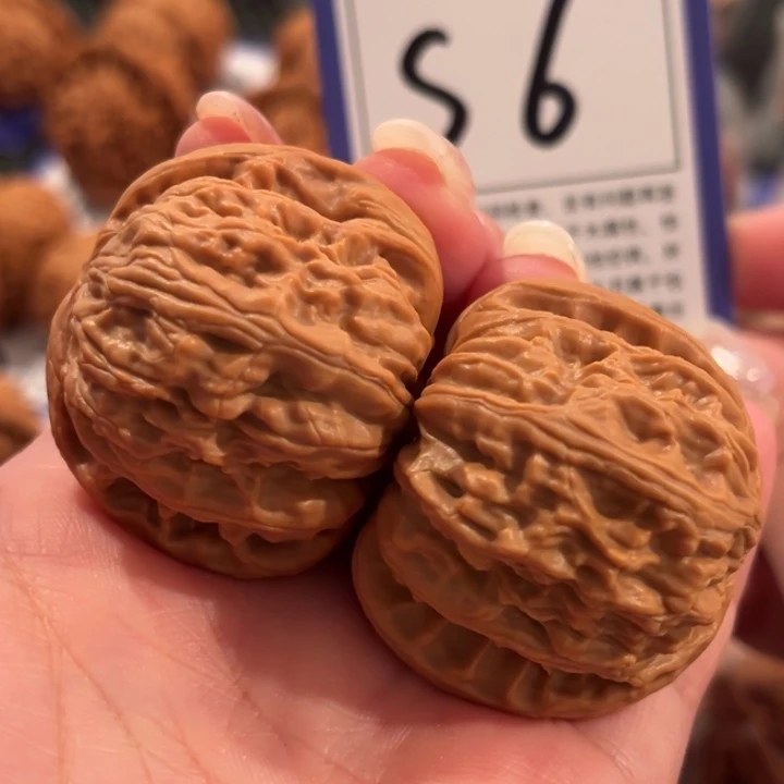 把件文玩核桃S6号白狮子39尺