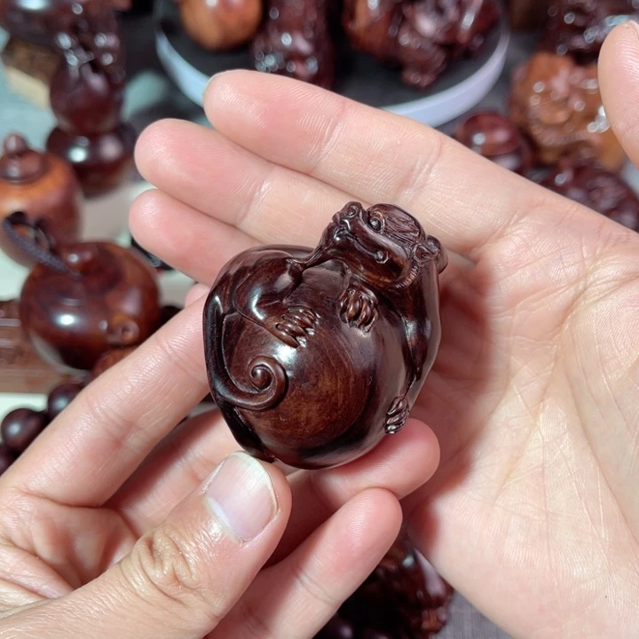 黄花梨/降香黄檀把件五*7游龙戏珠