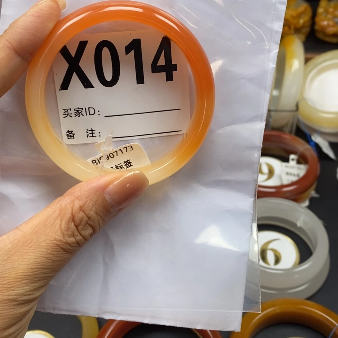 叶***尘石英质玉（黄龙玉）未镶嵌手链