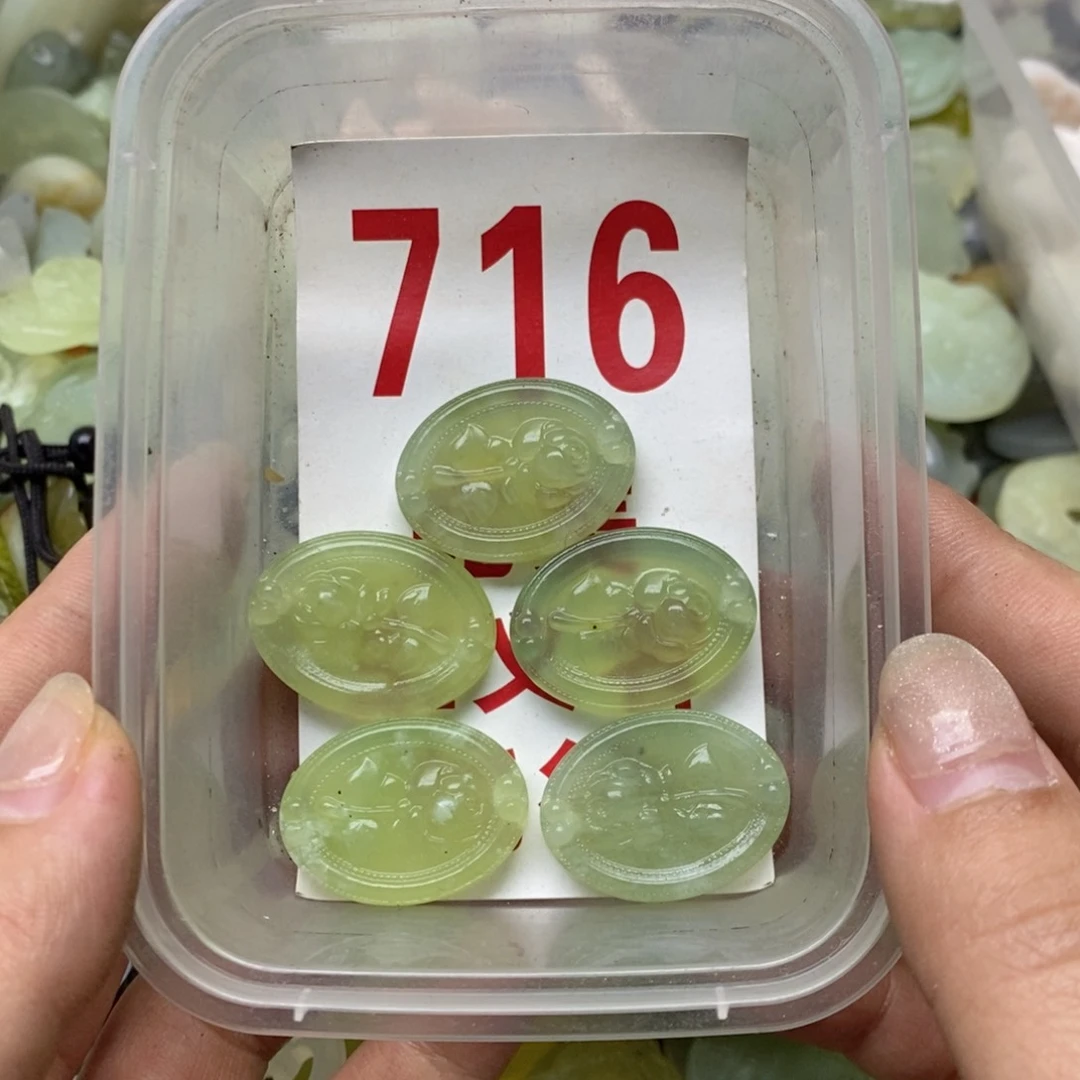 透闪石-蛇纹石玉未镶嵌挂坠