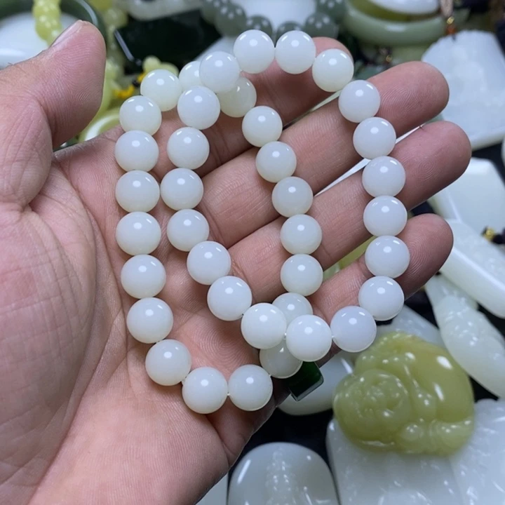 啦***和田玉未镶嵌颈饰