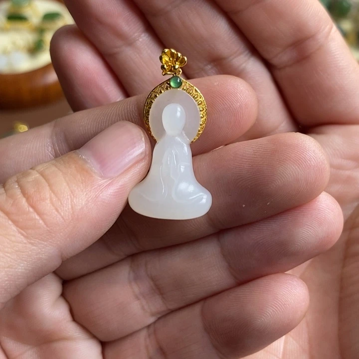 和田玉18K金镶嵌颈饰