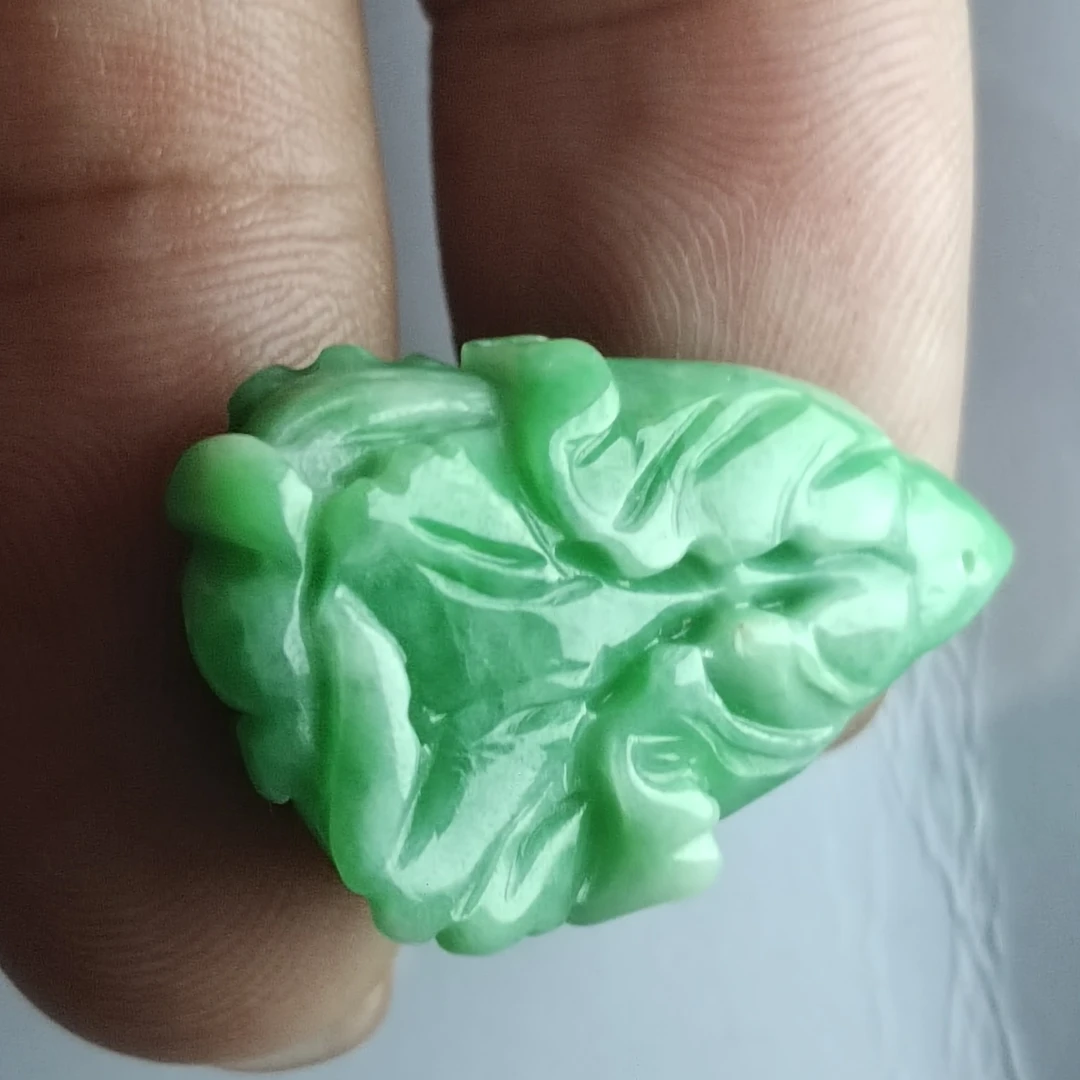 精雕带阳绿白菜挂件男女款送礼佳品