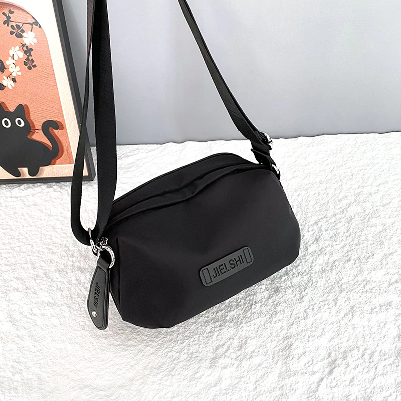 牛津布斜挎小包包2025爆款女式单肩通勤包休闲百搭尼龙帆布妈妈包