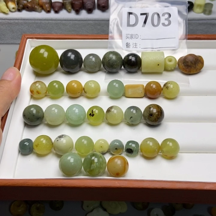 ⁽***⁾蛇纹石玉未镶嵌颈饰