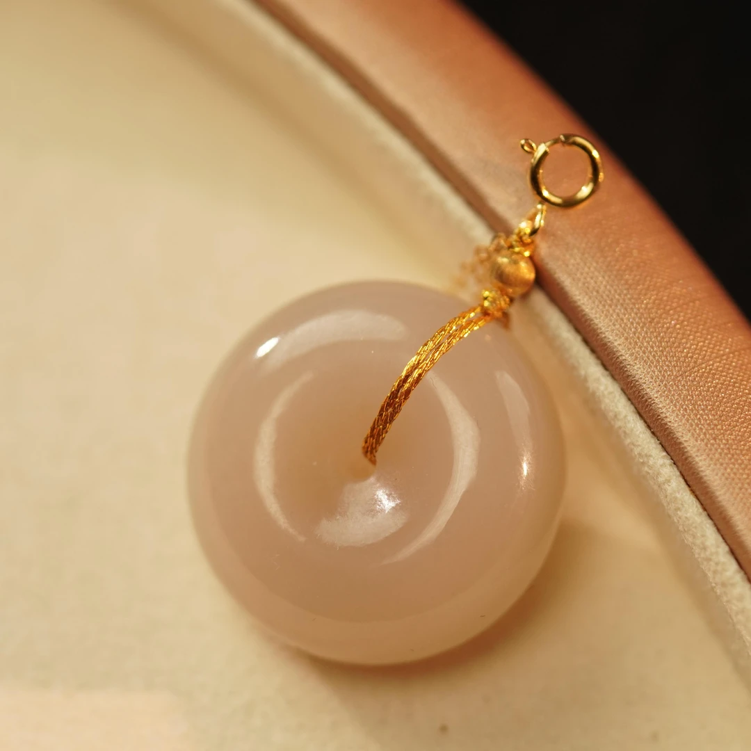 【之七珠宝】和田玉藕粉平安扣+18k金吊坠 大约卡24*11mm