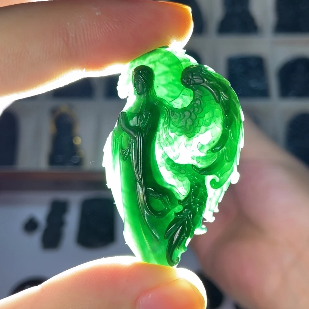 翡翠未镶嵌颈饰天使