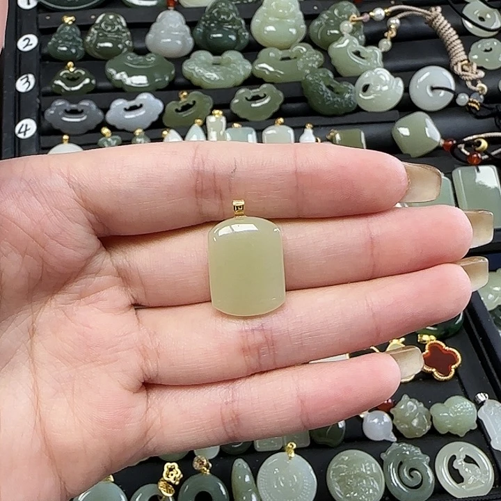 和田玉颈饰18K金镶嵌