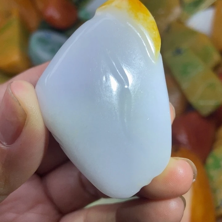 翡翠未镶嵌颈饰缅甸