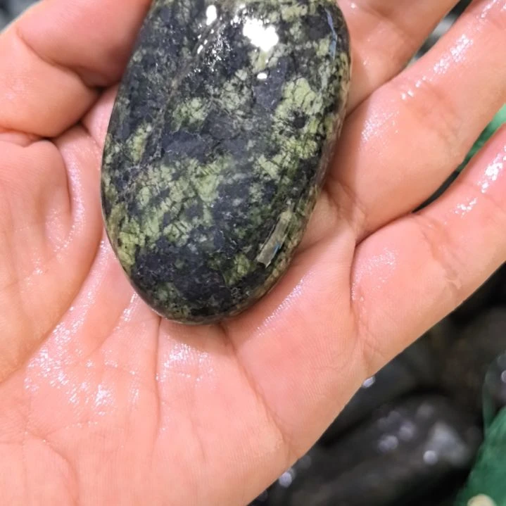 痛***快有机玻璃藏玉药王石原石手把件一个