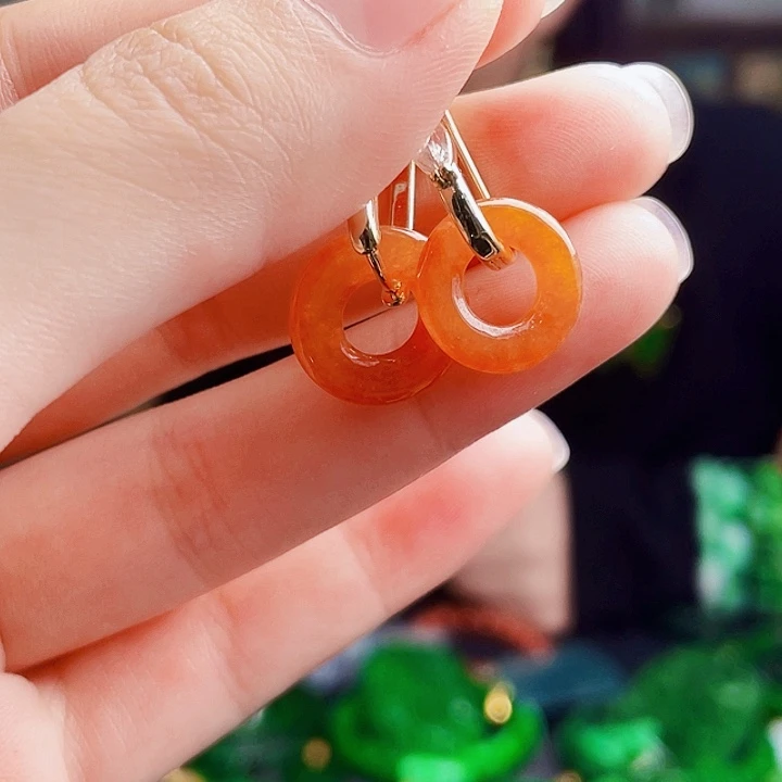 翡翠未镶嵌颈饰多样性