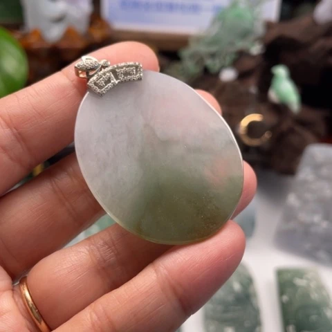 翡翠未镶嵌颈饰玉