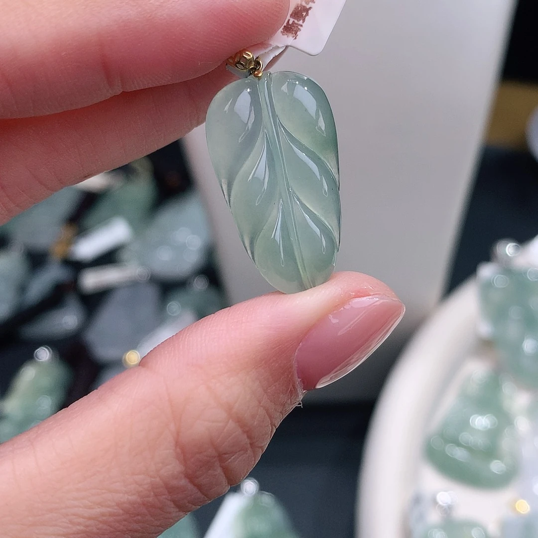 颈饰18K金镶嵌翡翠开播福利