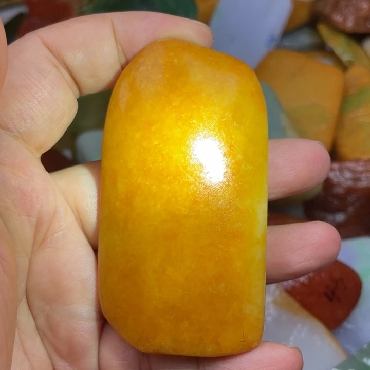 翡翠挂件未镶嵌缅甸的