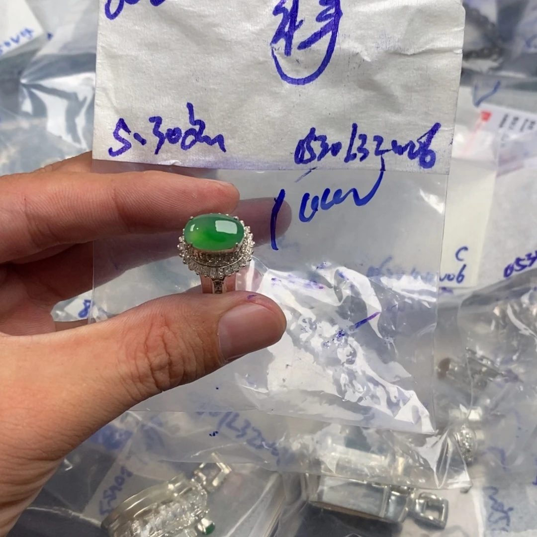 乐***事定制翡翠未镶嵌缅甸翡翠