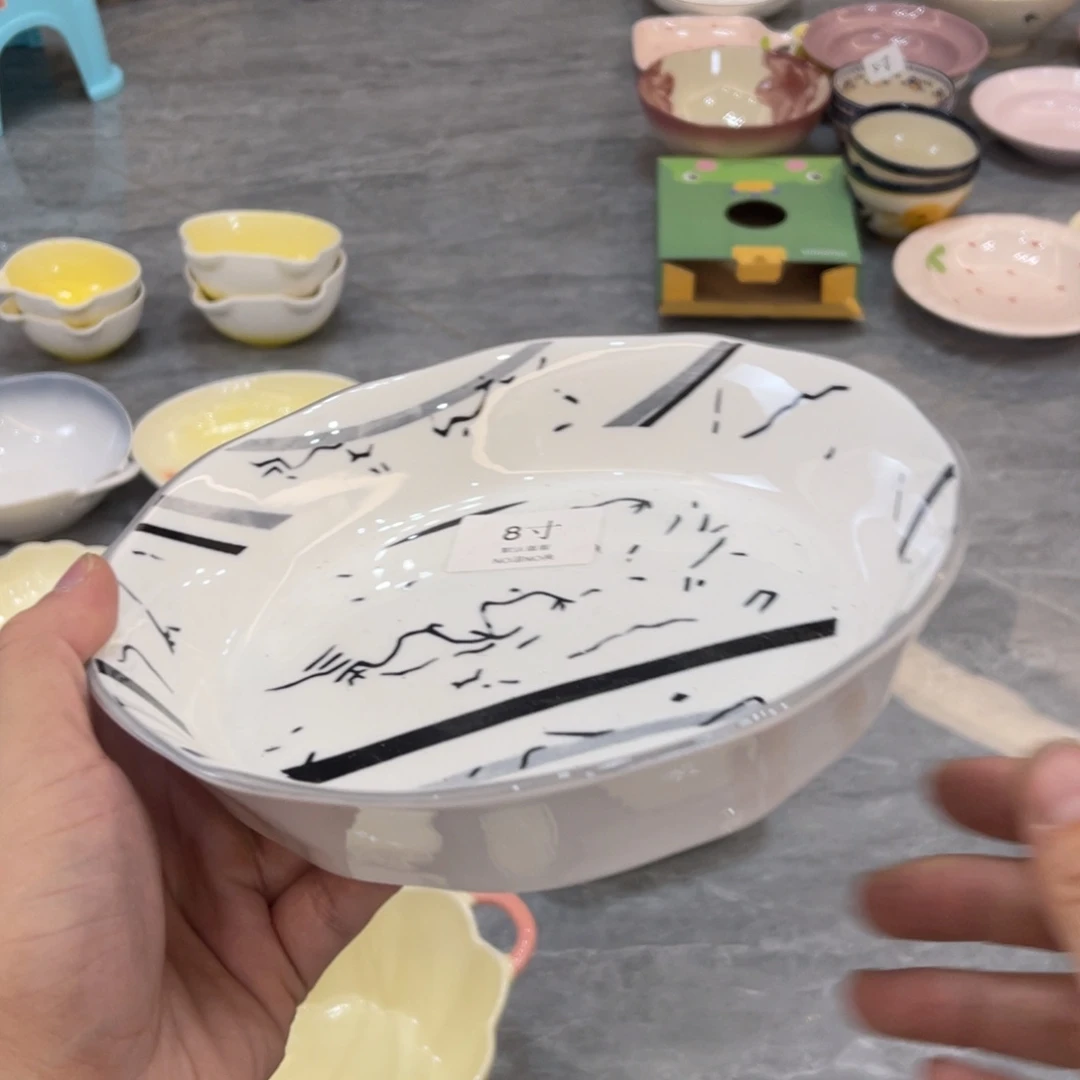 陶瓷微瑕餐具介意勿拍，满18飞！