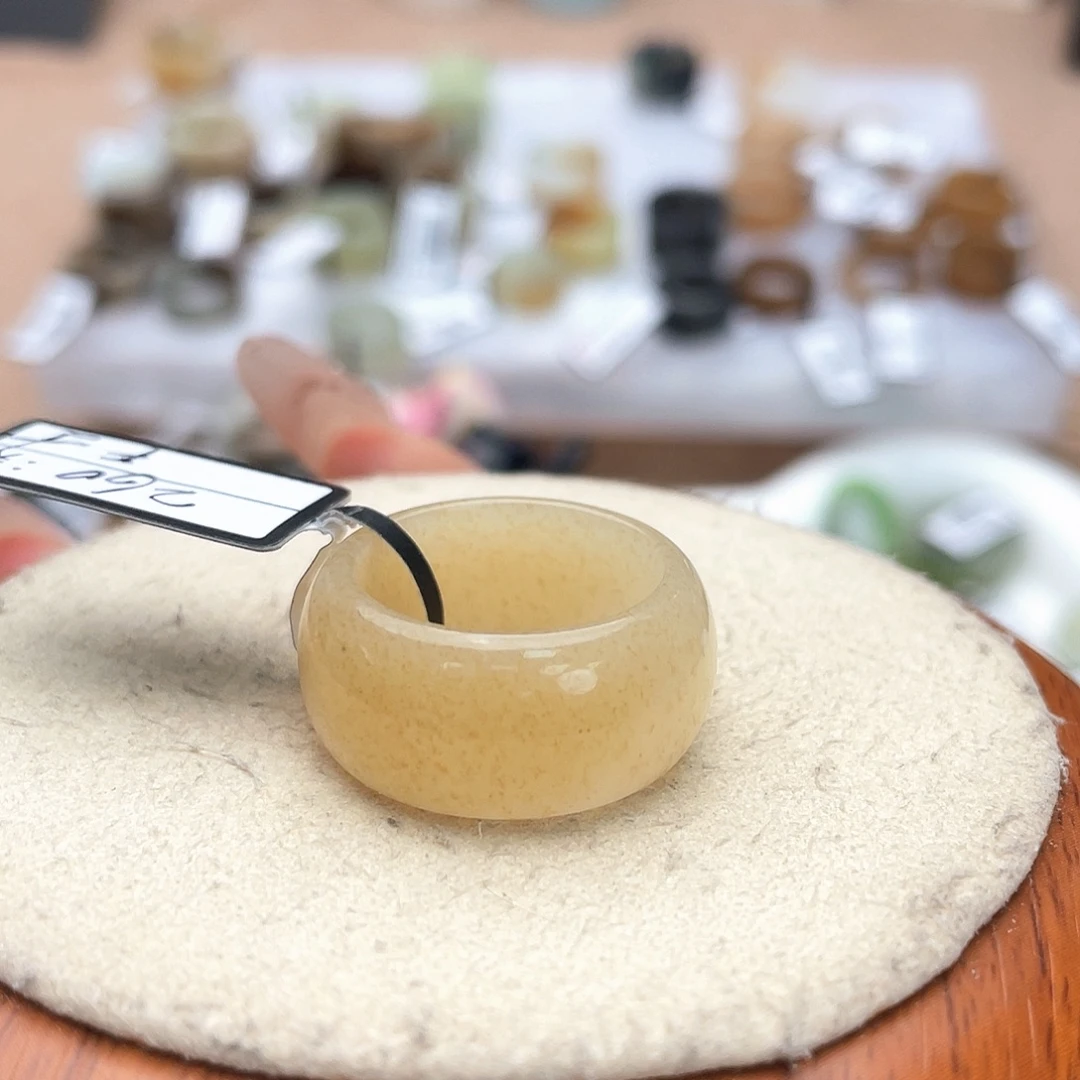 未镶嵌戒指和田玉（糖玉）次129飘糖轮胎18.5不退货