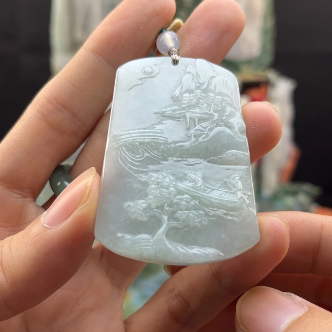 翡翠未镶嵌颈饰山水