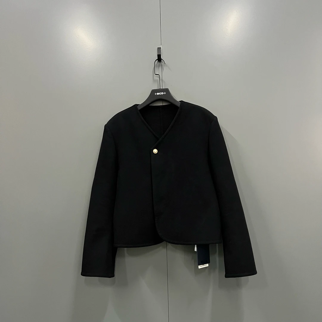 99新 LouisVuitton/路易威登 楠杭州 黑色羊毛珠饰短款 009272