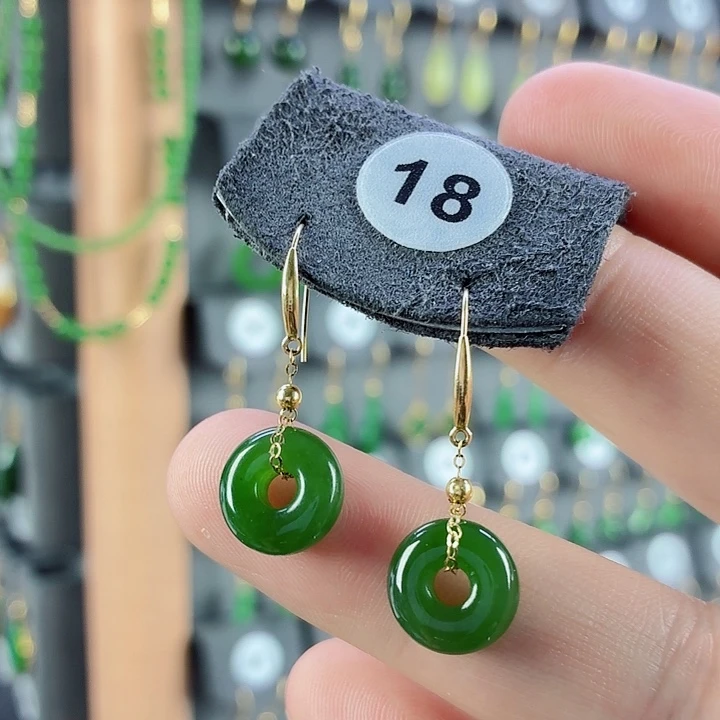 和田玉18K金镶嵌耳饰