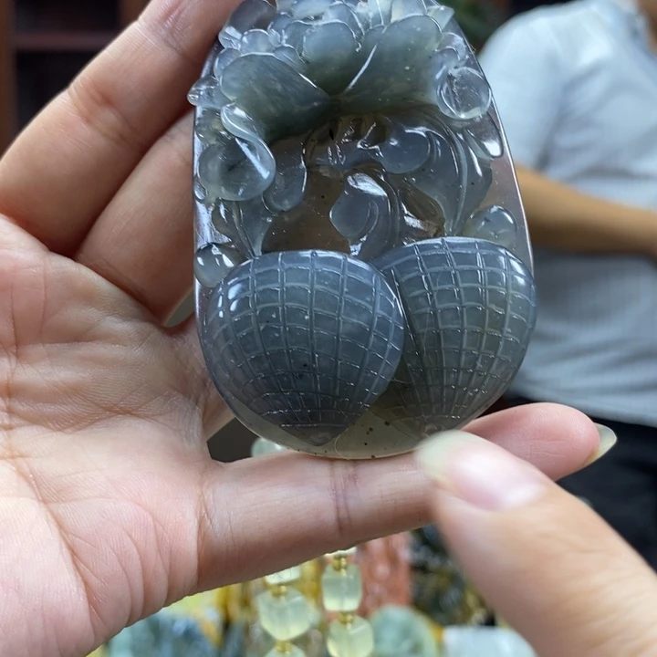 未镶嵌蛇纹石玉颈饰