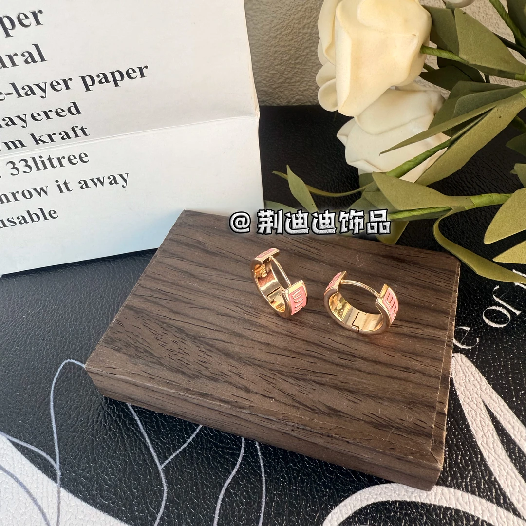 铜合金珐琅耳饰 粉色耳扣字母耳饰RS-1186