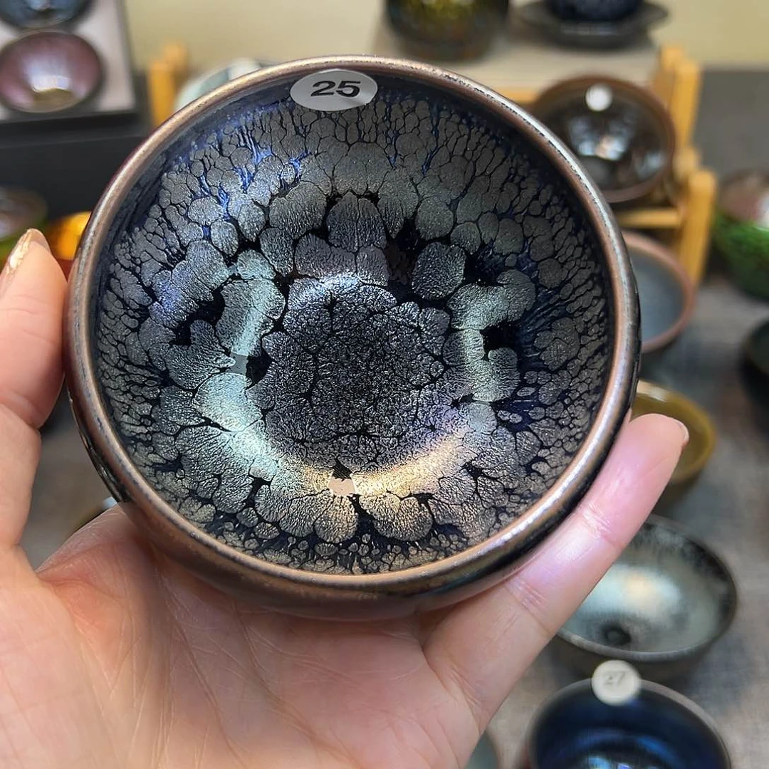 茶盏黑牡丹釉滴波体