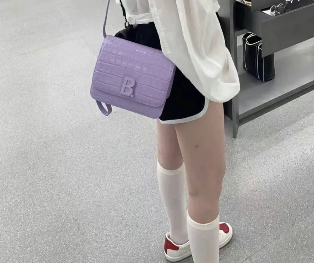 95新 Balenciaga/巴黎世家 香芋紫鳄鱼压纹邮差包 99406775