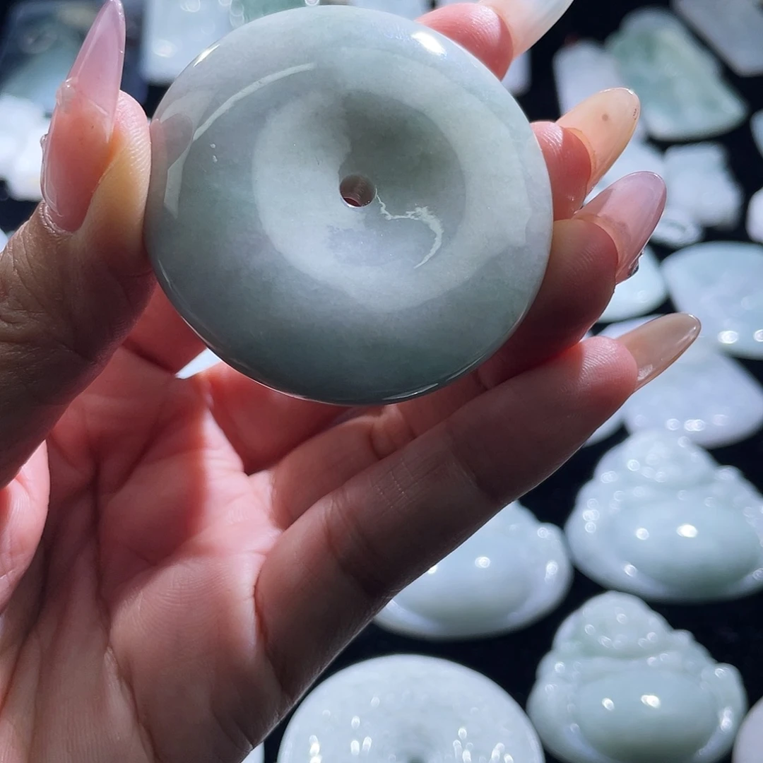 翡翠未镶嵌颈饰平安扣