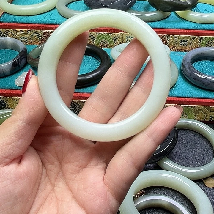 和田玉未镶嵌手镯新疆且末白58.8大漏