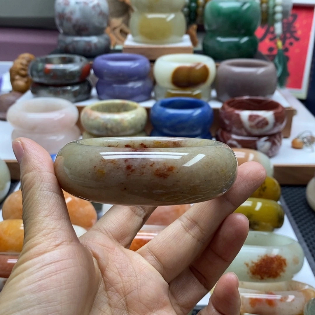 善***人石英岩玉手镯未镶嵌