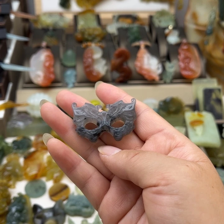 蛇纹石玉未镶嵌颈饰