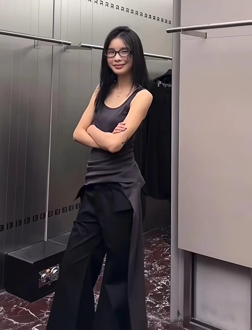 【奥莉】2025春夏：韩版修身弹力无袖U领两穿辣妹吊带背心