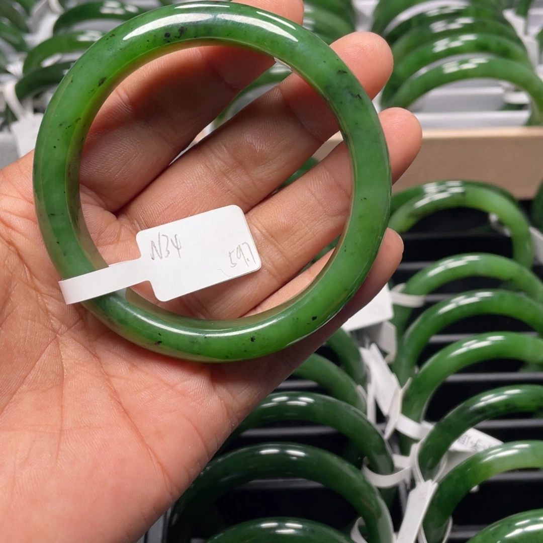 幸****和田玉（碧玉）未镶嵌手镯