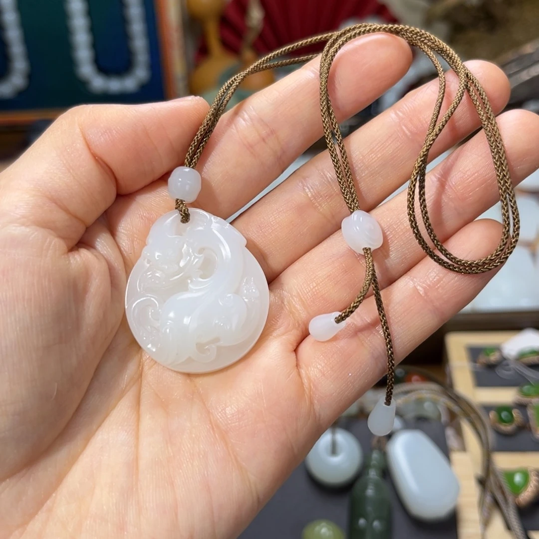 和田玉未镶嵌吊坠(赠链)