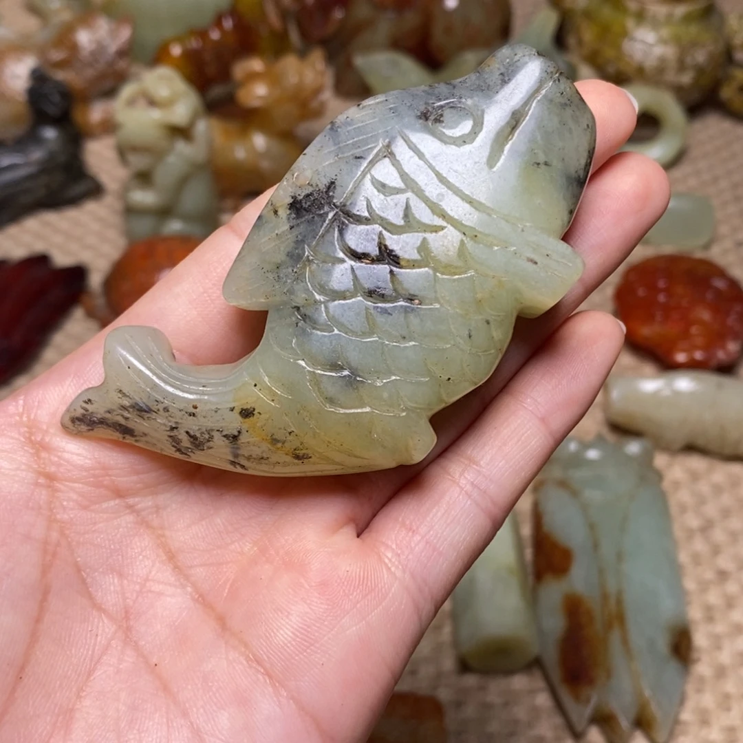 蛇纹石玉未镶嵌颈饰