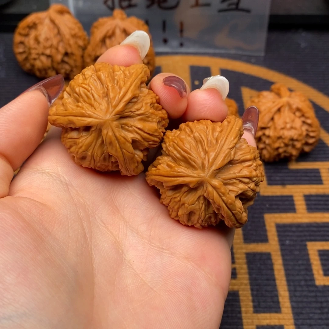 文玩核桃吊坠炒***蛋白狮子