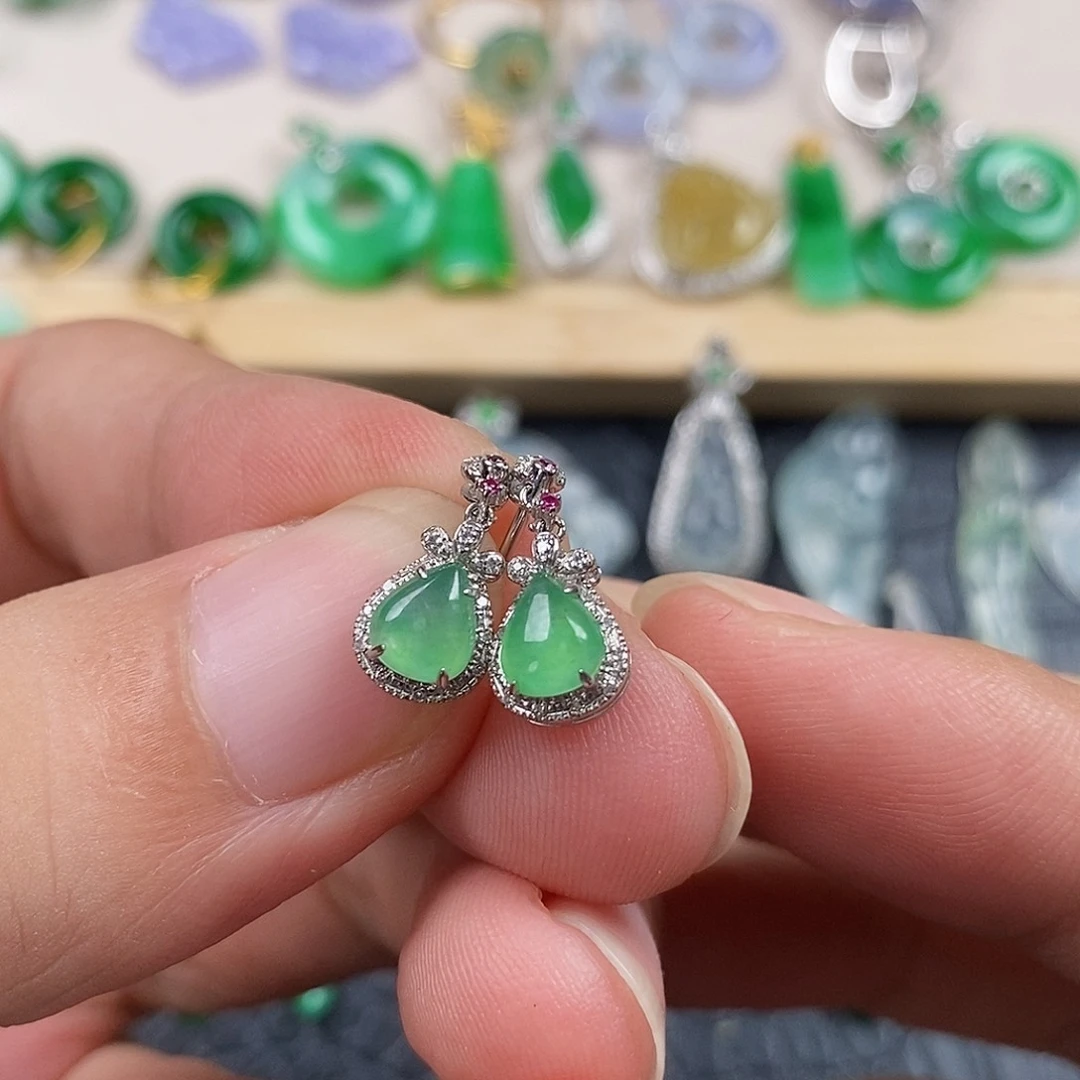 翡翠18K金镶嵌耳饰海**苏翡翠