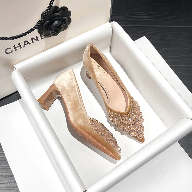 法式秀禾水钻新款春季气质粗跟红丝绒高跟鞋百搭单鞋女款秋冬单鞋