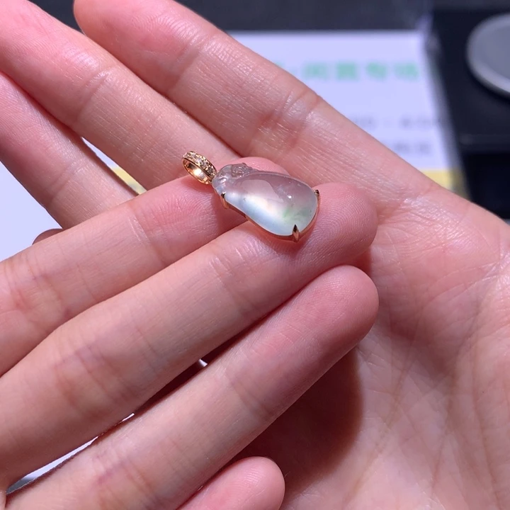 18K金镶嵌挂件翡翠