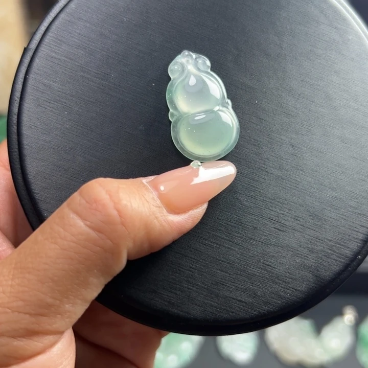 石英质玉（非洲翠）未镶嵌颈饰