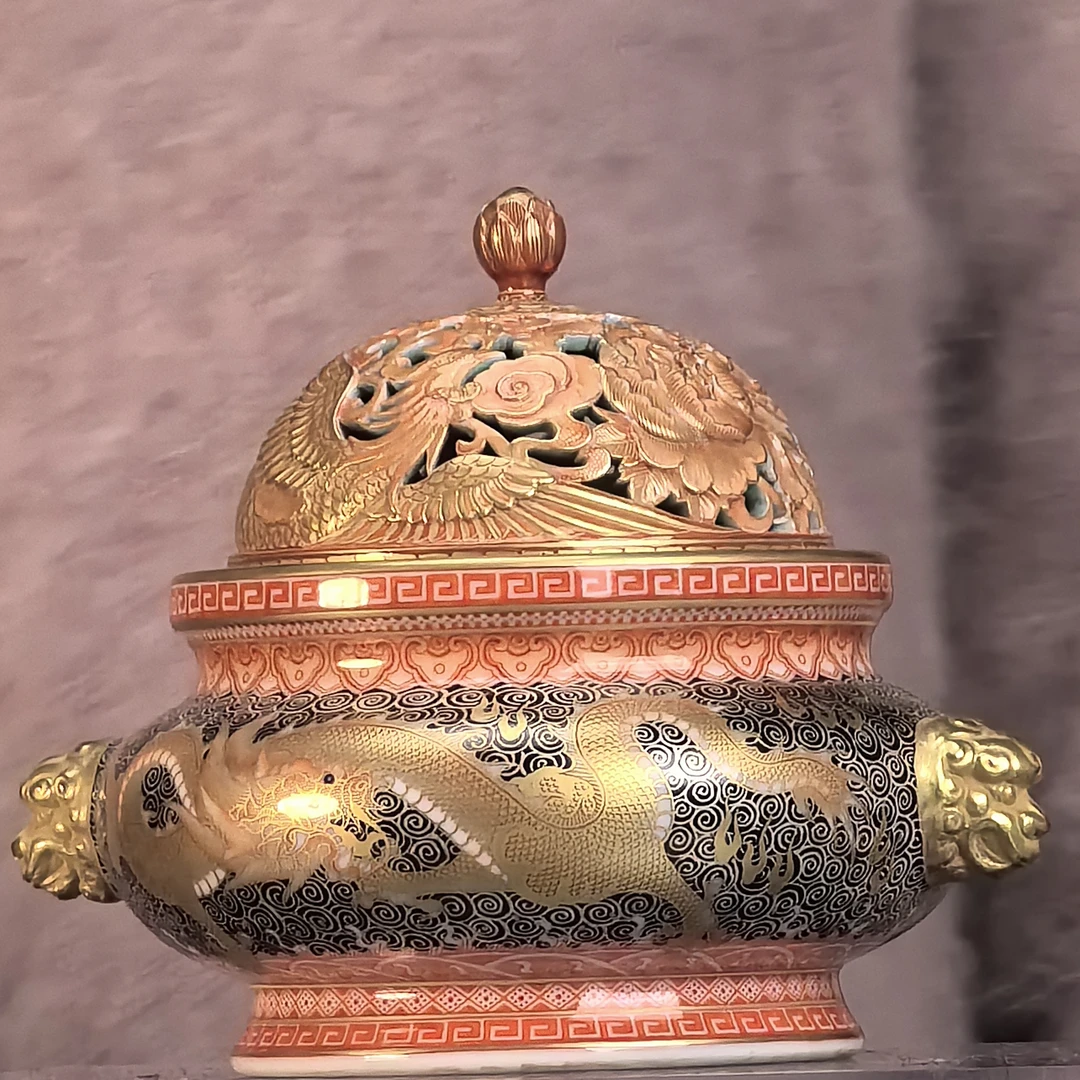 清 矾红描金龙纹双兽头镂空香炉