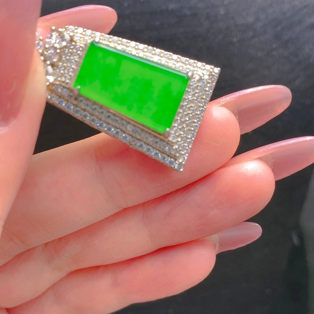 吊坠(不含链)未镶嵌翡翠