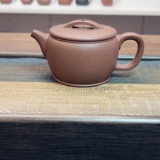茶壶紫砂黄龙山原矿底槽清半手工（170 cc）
