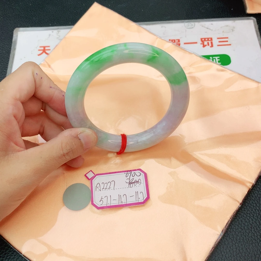 翡翠手镯未镶嵌翡翠
