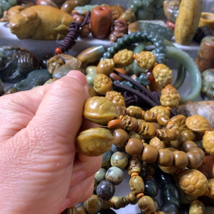 未镶嵌岫岩河磨玉（透闪石质玉）把件天**淡