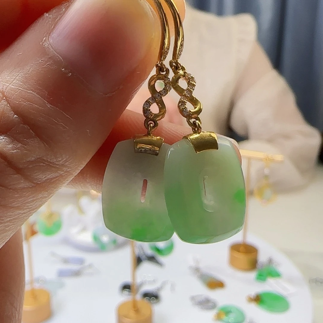 翡翠耳饰18K金镶嵌天然缅甸