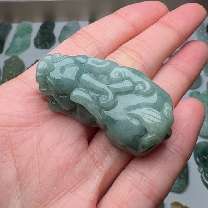 翡翠未镶嵌颈饰貔貅