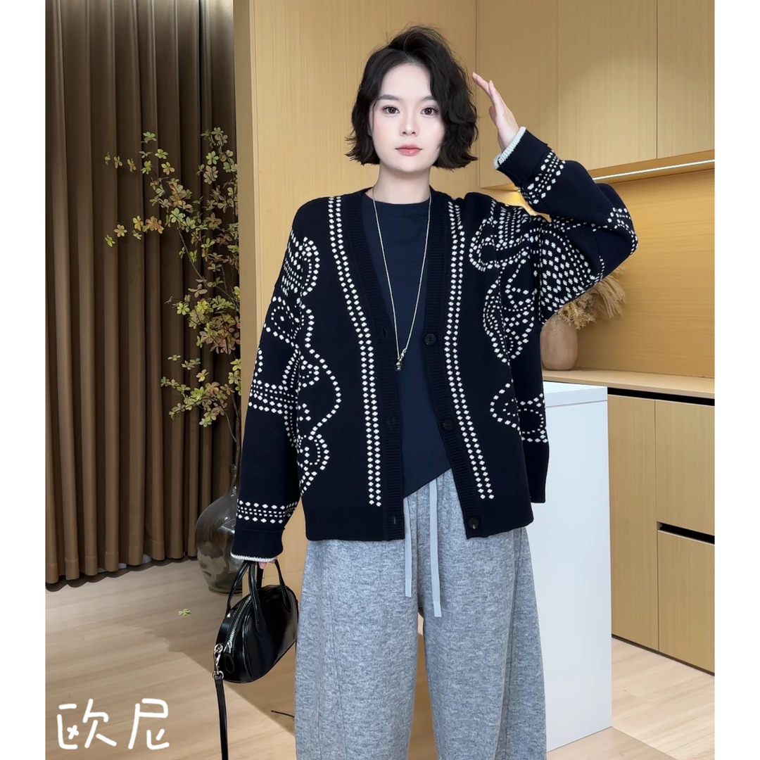 欧尼私服 2025早秋新款几何提花V领长袖针织开衫上衣2509C5354