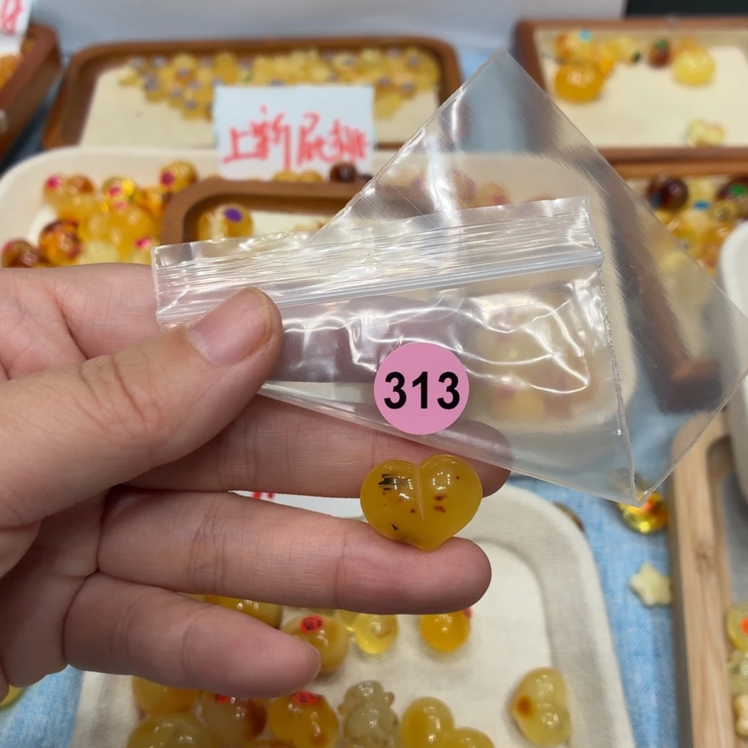 琥珀未镶嵌珠宝奇石